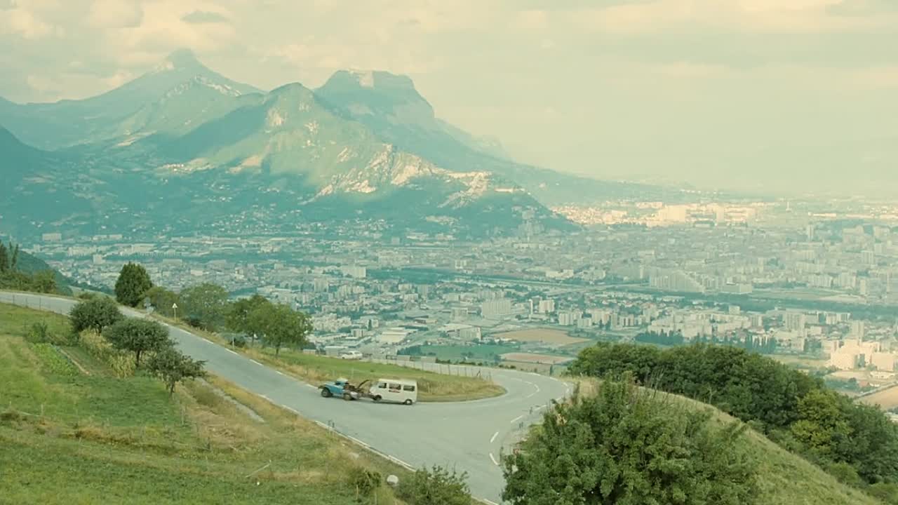 ⁣Clara et les Chics Types 1981 FRENCH WEBRip x264