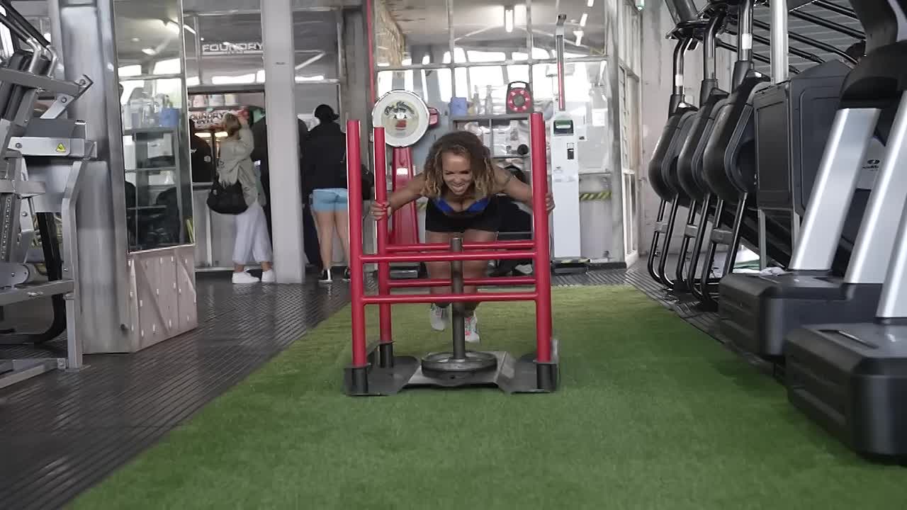 ⁣Shocking truth about menopause weight gain & how to lose belly fat