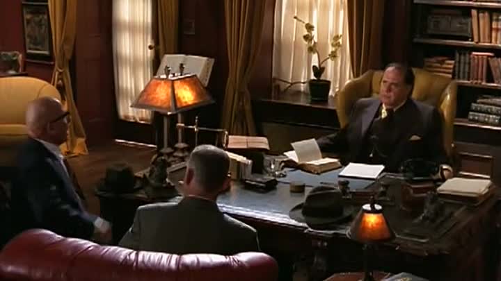 S01E01 -The Doorbell Rang _1