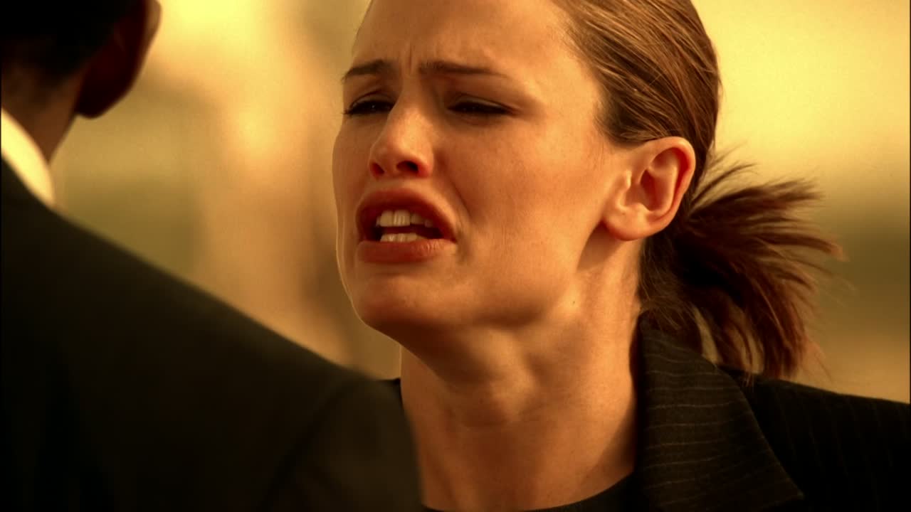 ⁣Alias (2001) - S02E13 - Phase One (1080p AMZN WEBRip x265 ImE)