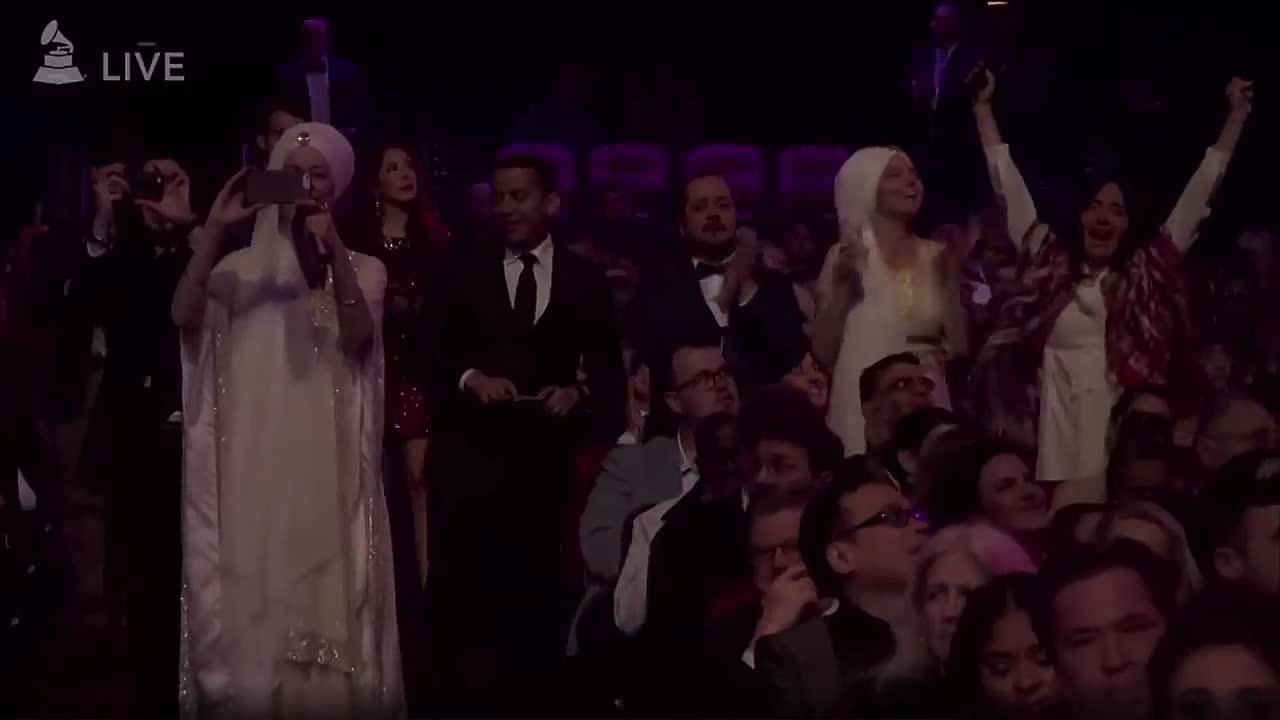 ⁣The Scandalous Celebrity Cult Leader From Suburbia