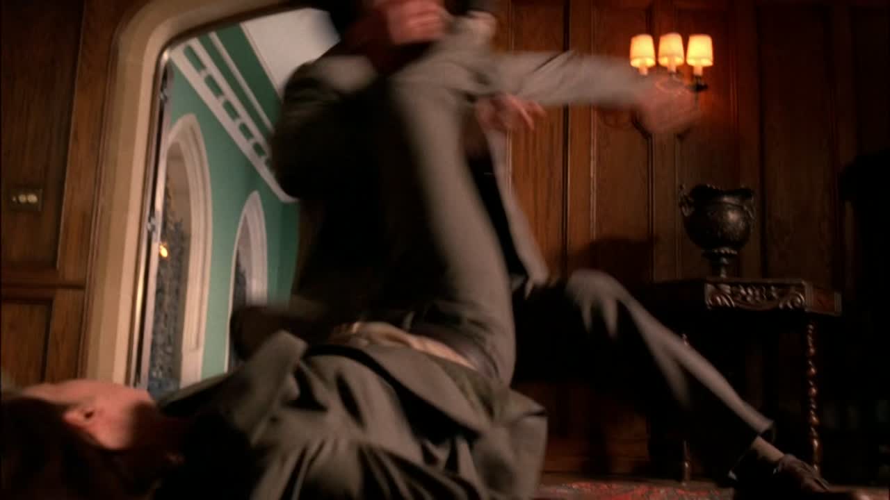 Alias (2001) - S03E18 - Unveiled (1080p AMZN WEBRip x265 ImE)