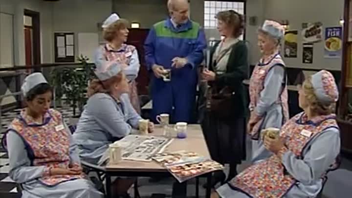 Dinnerladies - Series 1 - Episode 1 - Monday