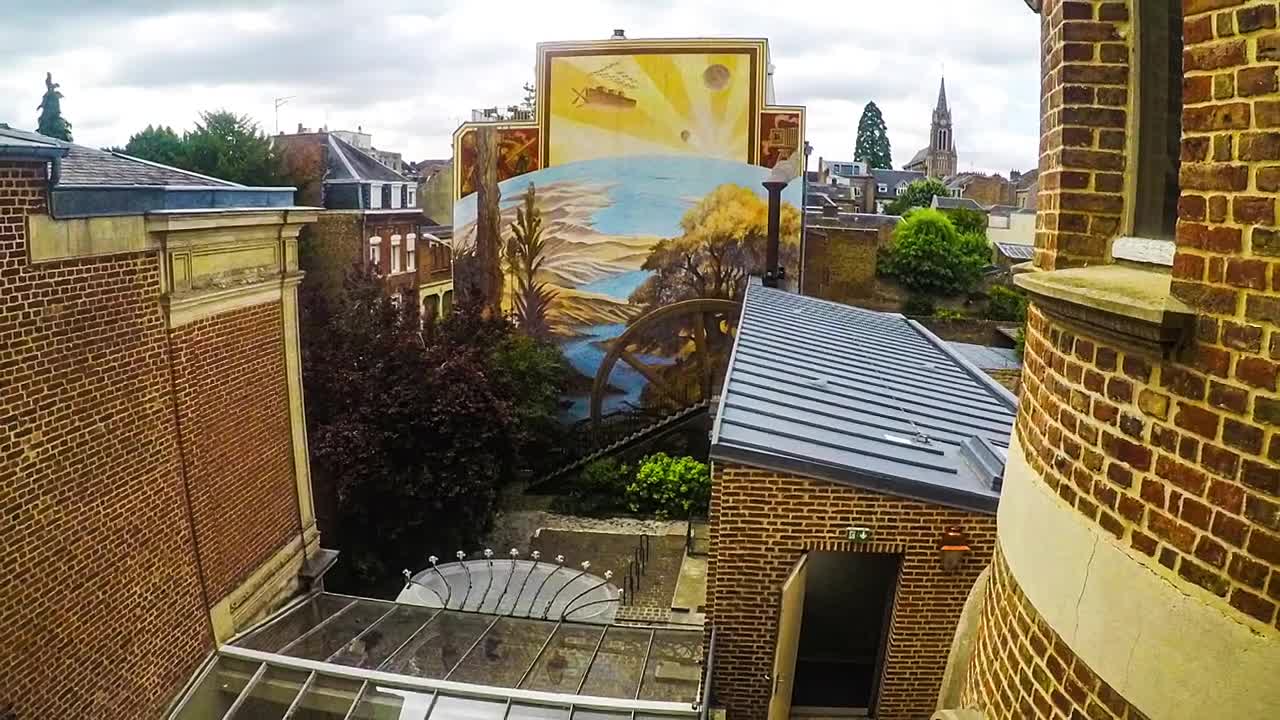 ⁣A tour inside the house of Jules Verne.