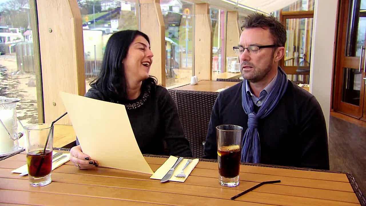 Couples Come Dine with Me S01E17
