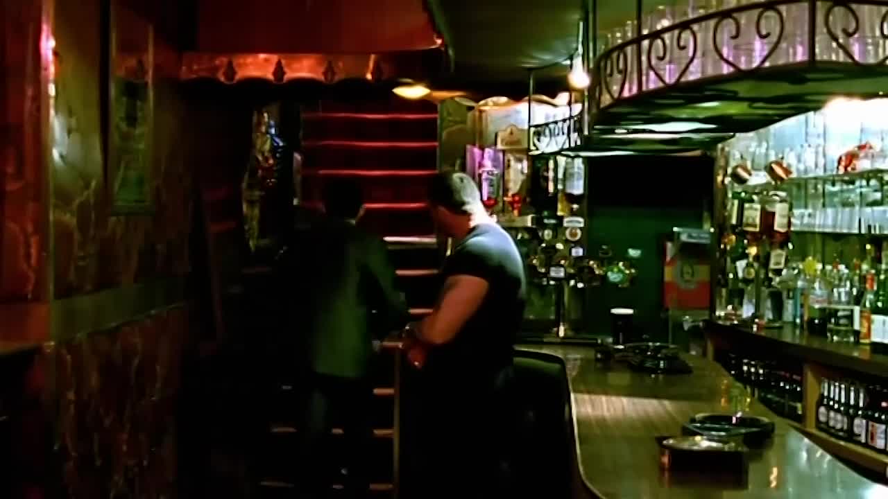 ⁣Guy Ritchie's Lock Stock and Two Smoking Barrels  -S01E01