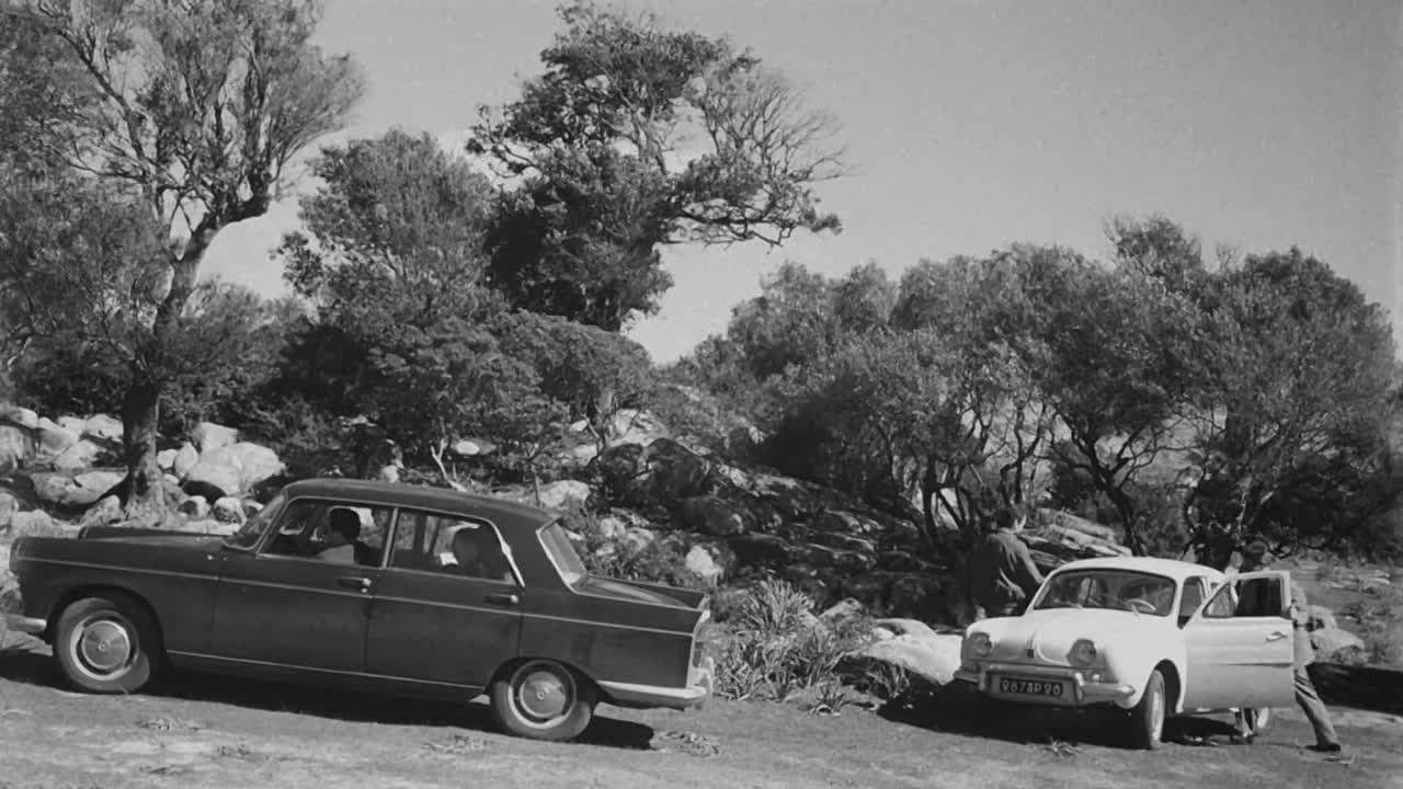 OSS 117 Se Dechaine 1963 FRENCH 1080p BluRay x264 AAC-