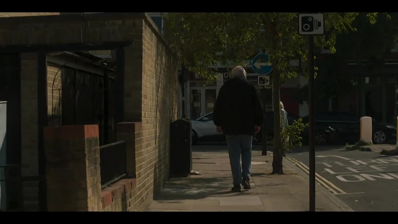 Too Close S01E03 (2021)