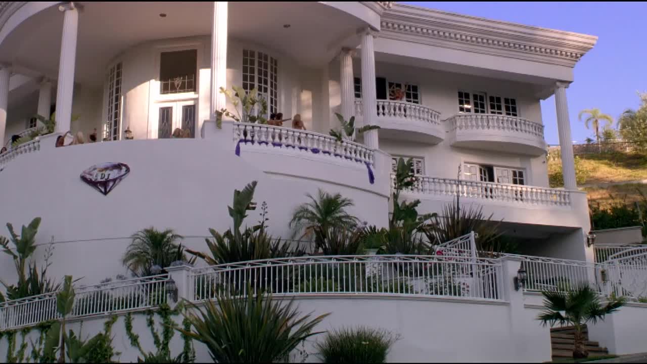 ⁣Deep in the Valley 2009 HDRip x264