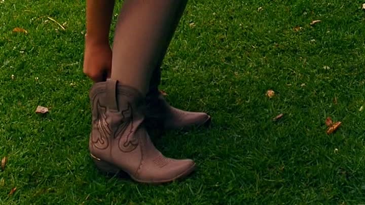 Breaking Legs 2017 HDRip XviD AC3-EVO