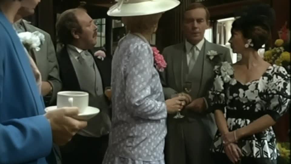 A Bit of a DO S02E01 -The Church Wedding