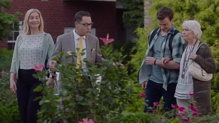 Queen Bees 2021 HDRip XviD AC3-EVO