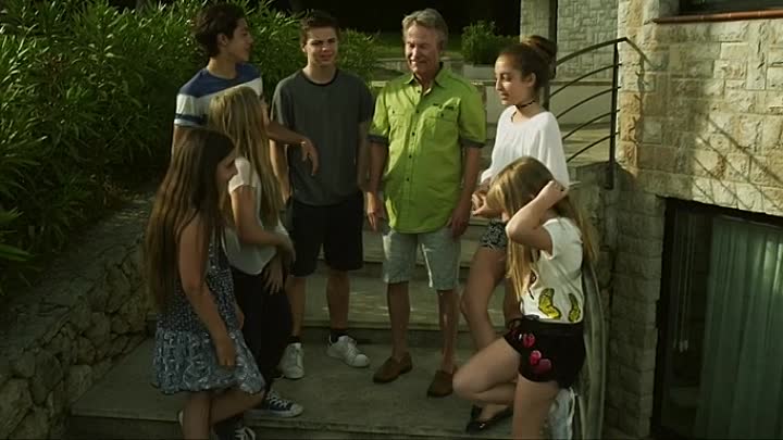 ⁣Six Children and One Grandfather 2019 HDRip XviD AC3-EVO