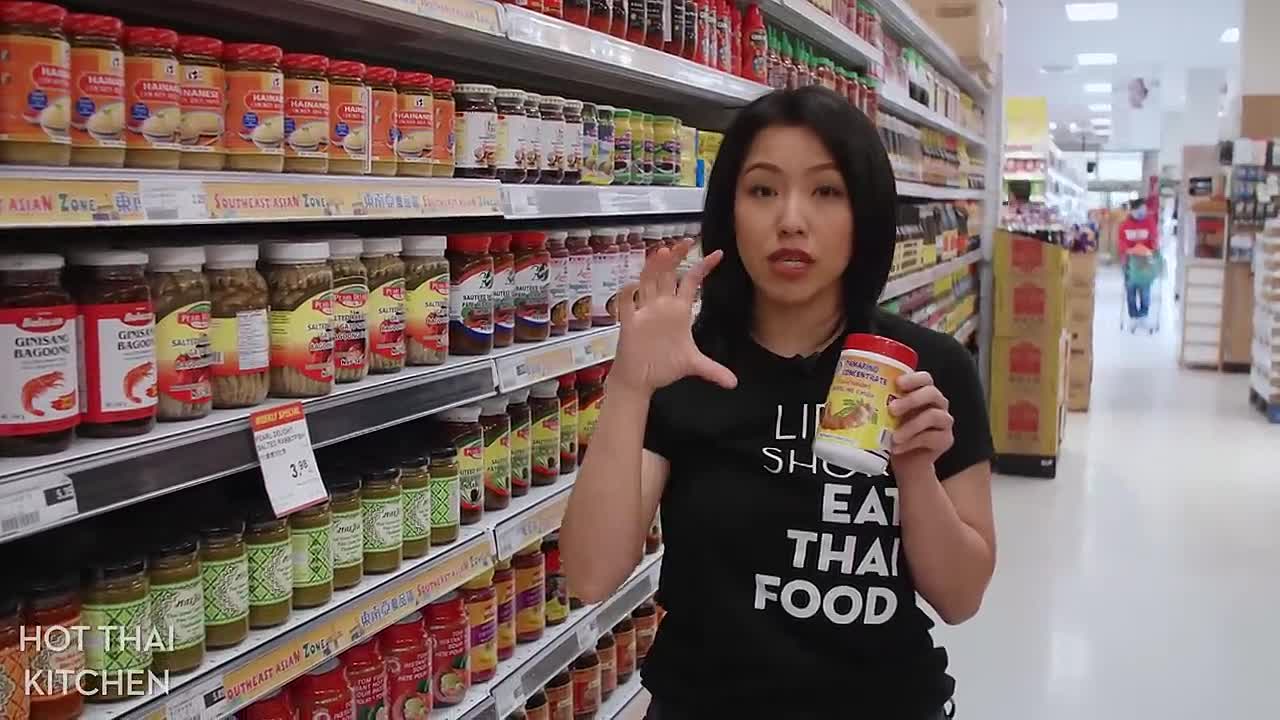 ⁣Thai Chef Takes You Grocery Shopping!