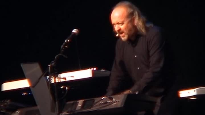 ⁣Bill Bailey - Tinselworm Beatles Tribute Band