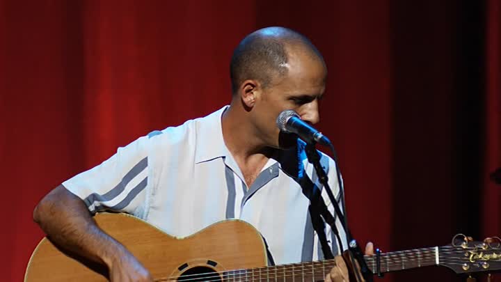 ⁣Carl Barron Walking Down the Street (2009) (576p x265 YOGI)