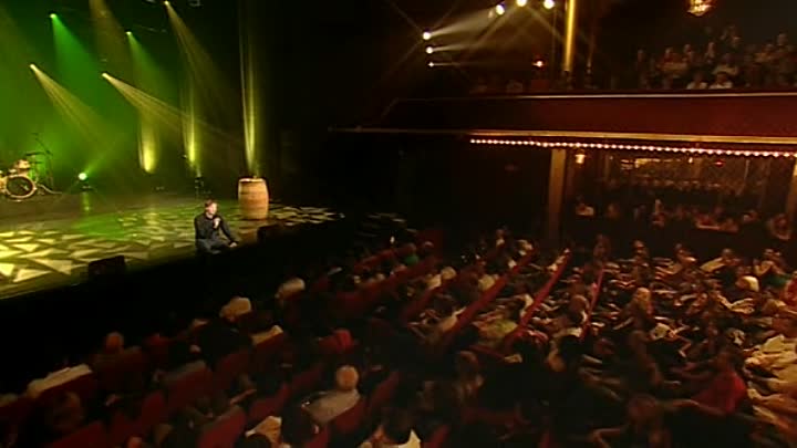 Christophe Aleveque Debout Au Casino De Paris