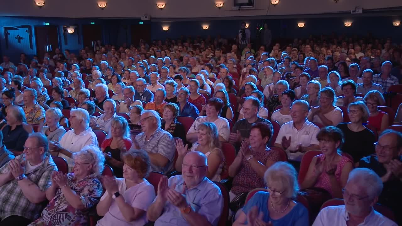 ⁣Lippes Leselust - Staffel 2 - Folge 1 (1080p_25fps_H264-128kbit_AAC)