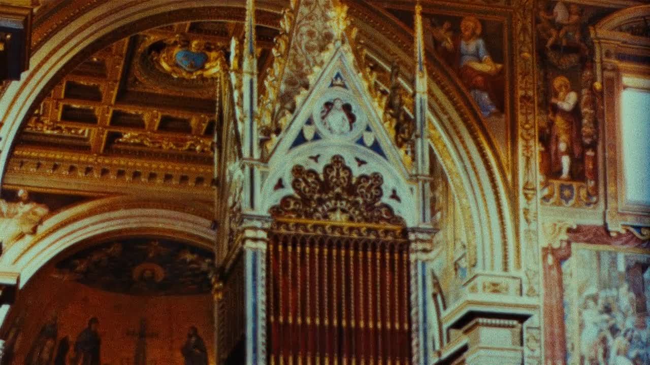 ⁣Gone with the Pope 2010 720p BRRip x264