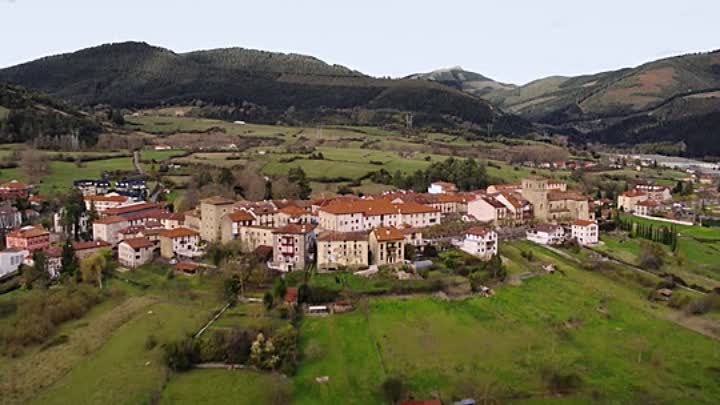 ⁣La Pequena Suiza 2019 SPANISH HC ENG SUBS WEBRip XviD AC3