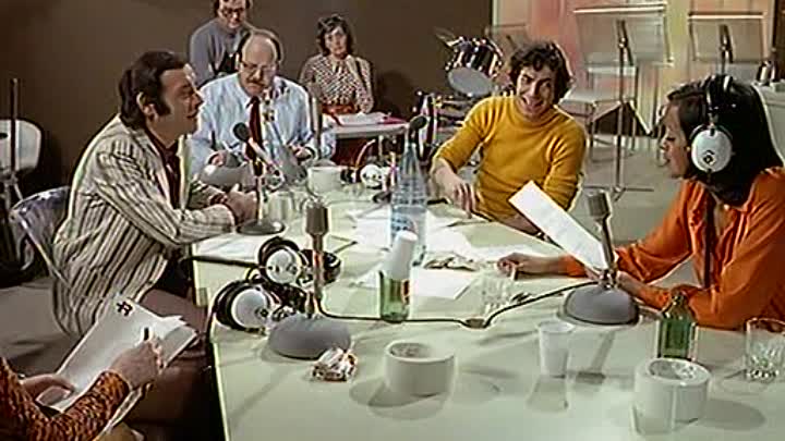 Tout Le Monde Il Est Beau Tout Le Monde Il Est Gentil 1972 French Dvdrip XviD