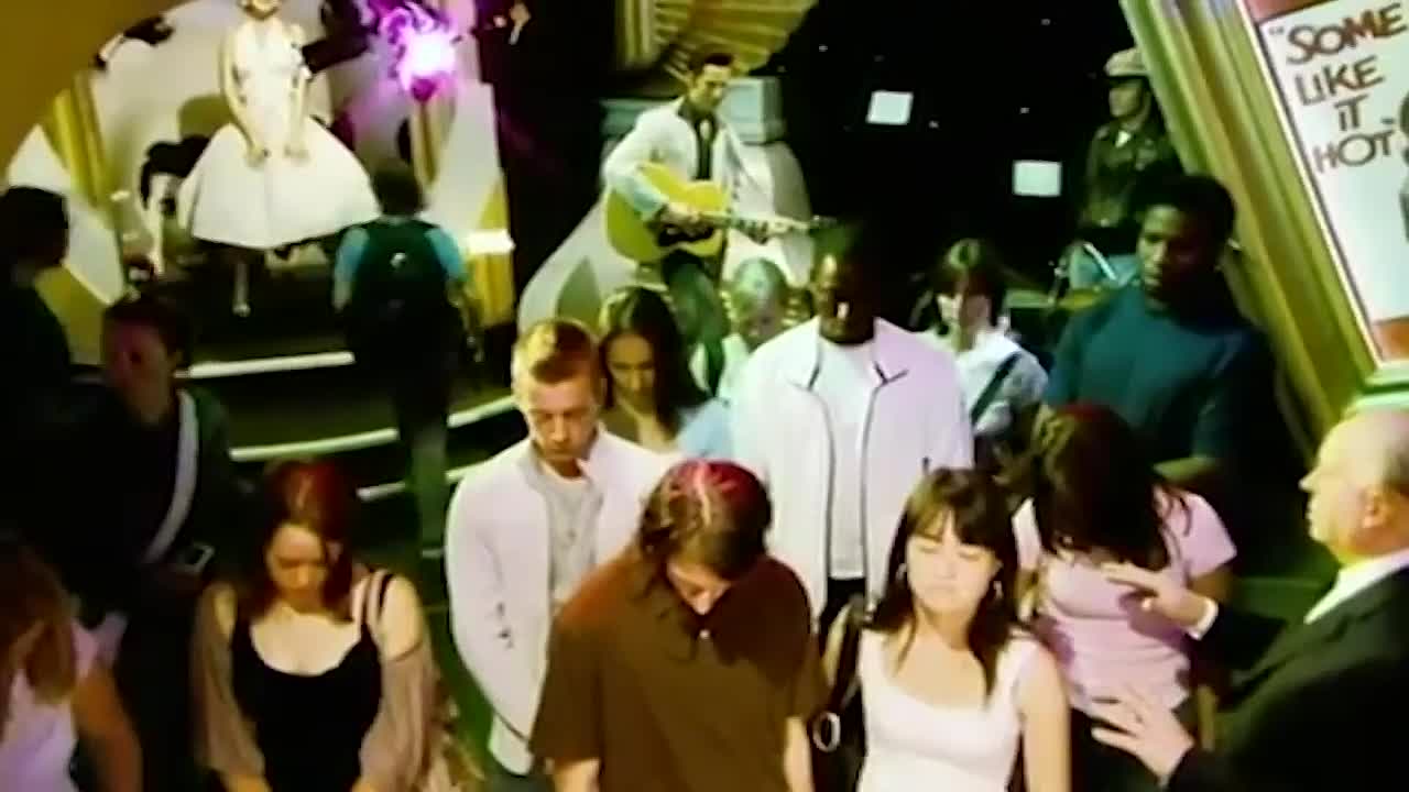 Controlling Martin Freeman With Crystals -Derren Brown