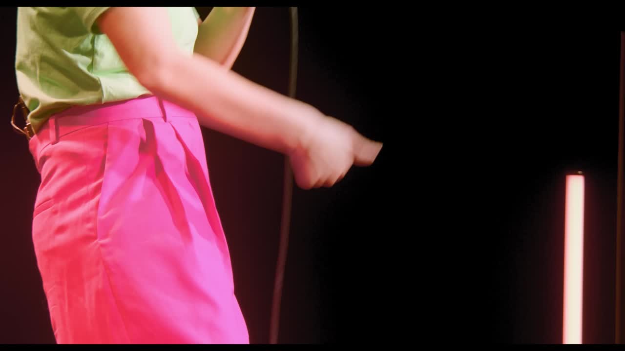 Jen Brister _ The Optimist (Full Comedy Special) (2160p_25fps_VP9 LQ-160kbit_Opus)