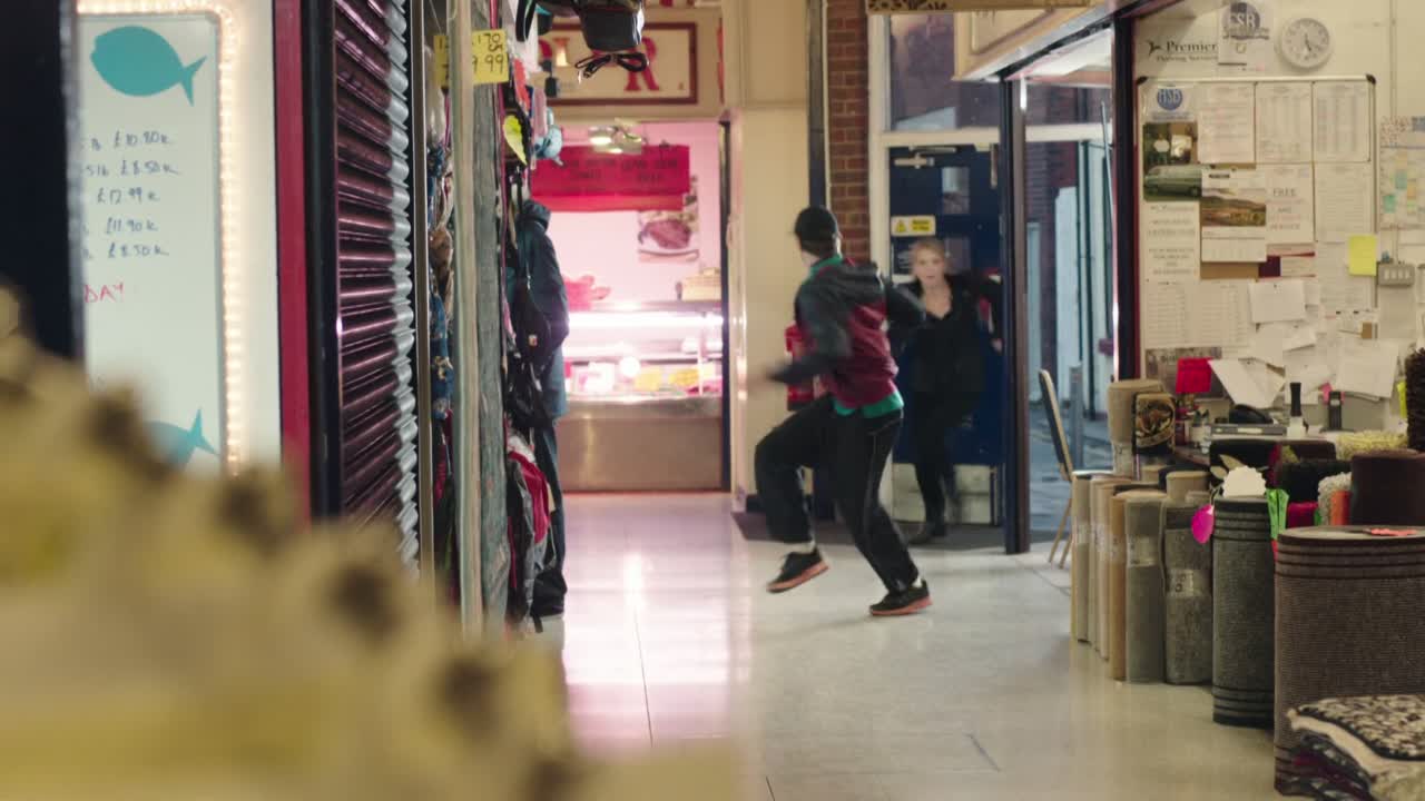 S04E02 -What will Survive