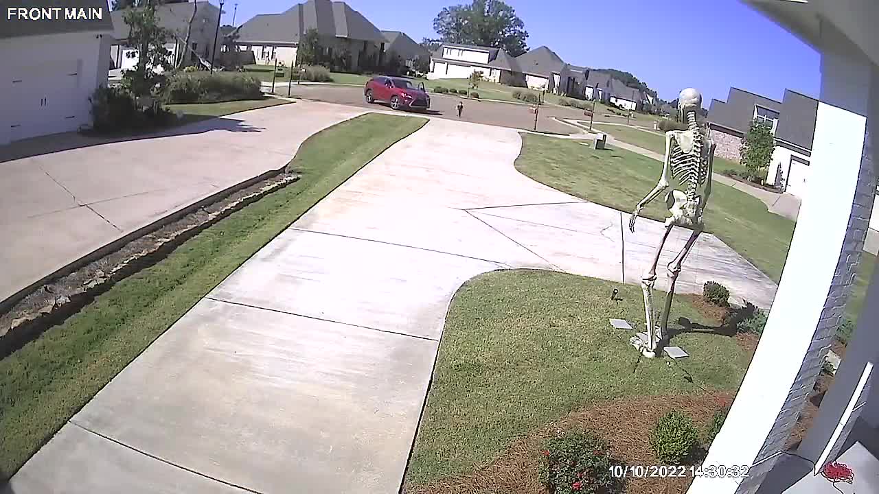 ⁣60 Incredible Moments Caught on CCTV Camera