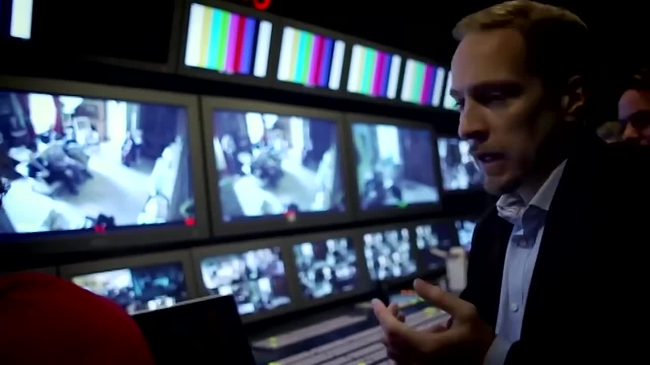 Derren Brown -The Experiments- Assassinating Stephen Fry & Creating A Murder Mystery