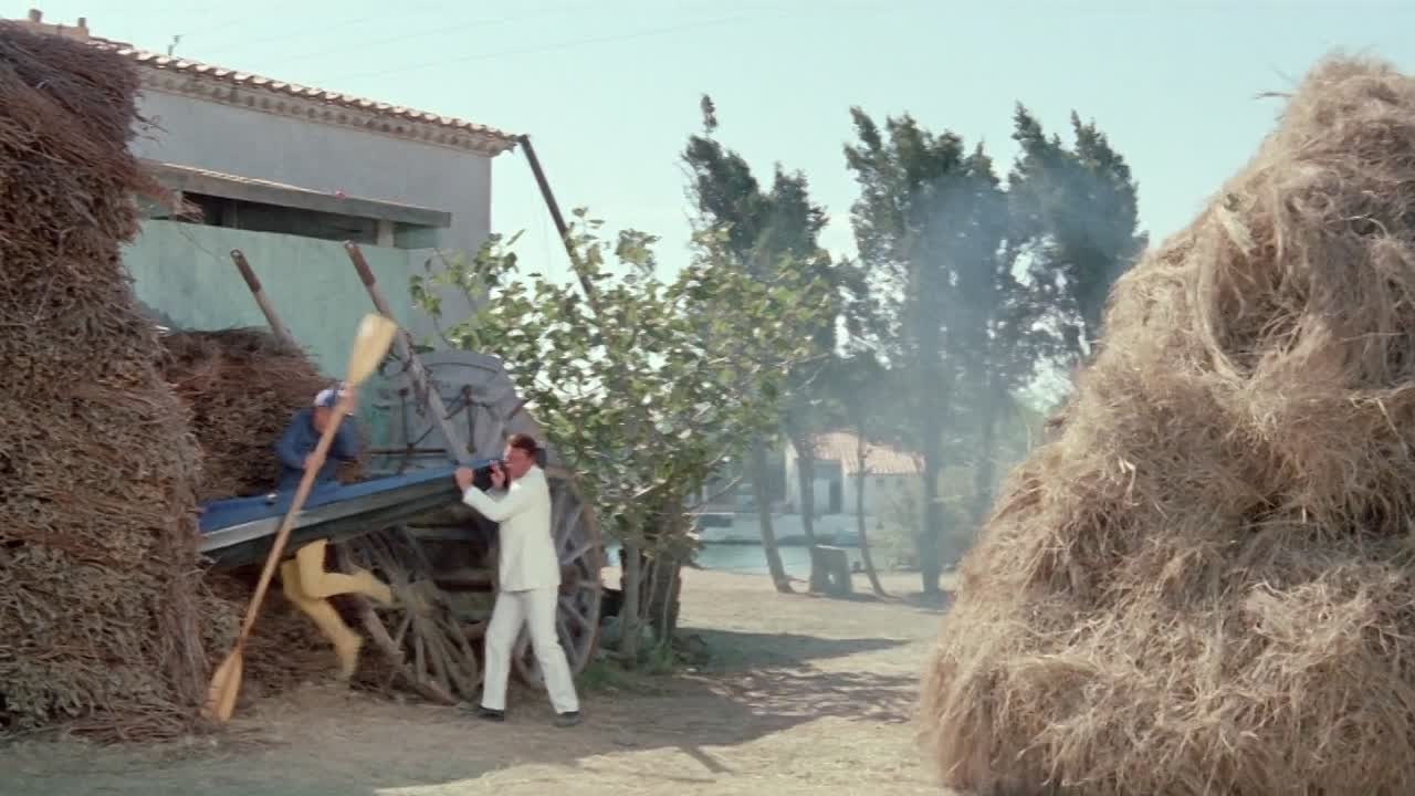 Louis De Funes - 1968 - Le Petit Baigneur French 1080p BluRay x264 AAC-