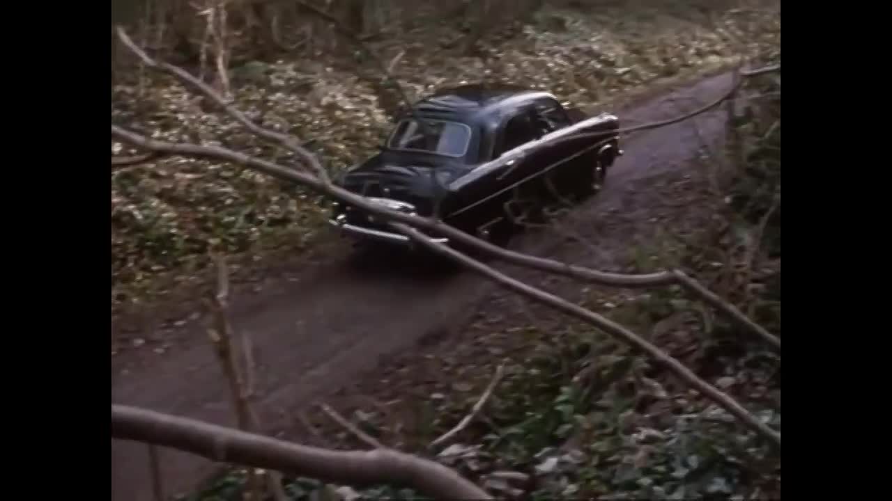 A Murder of Quality 1991 ‧ Thriller_Mystery