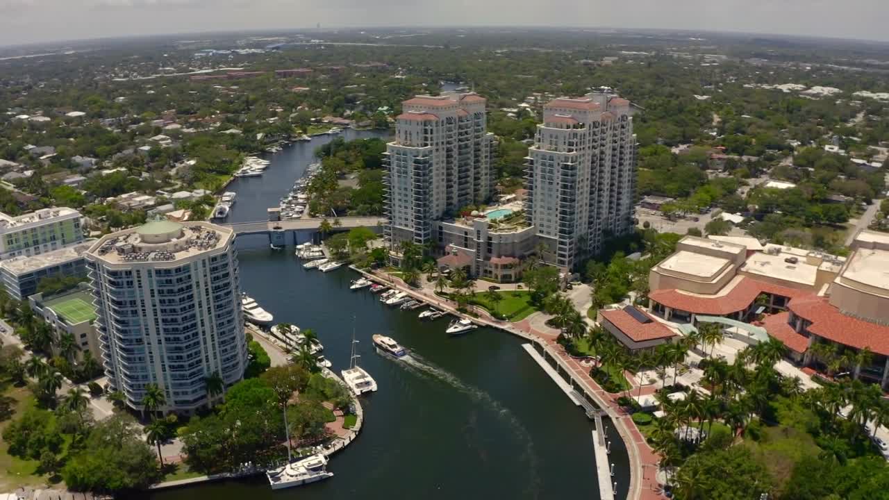 A Royal Makeover 2023 1080p WEBRip x264 AAC-