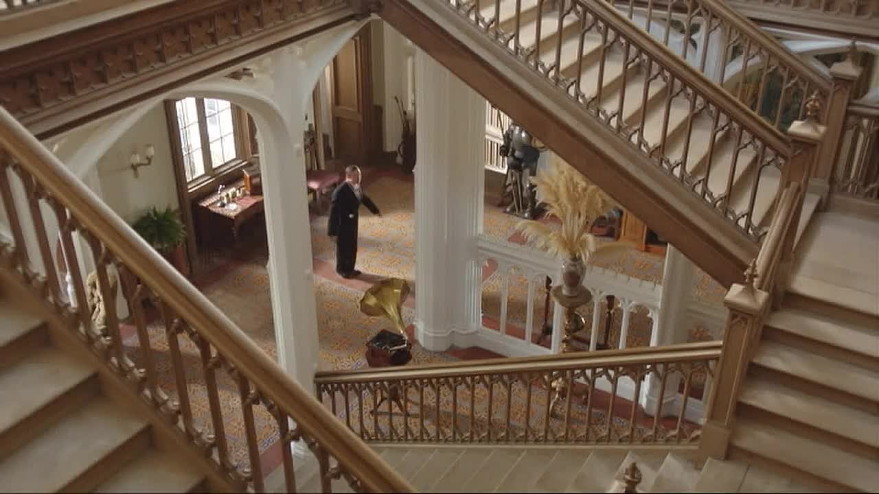 Blandings S01E03 - Company for Gertrude