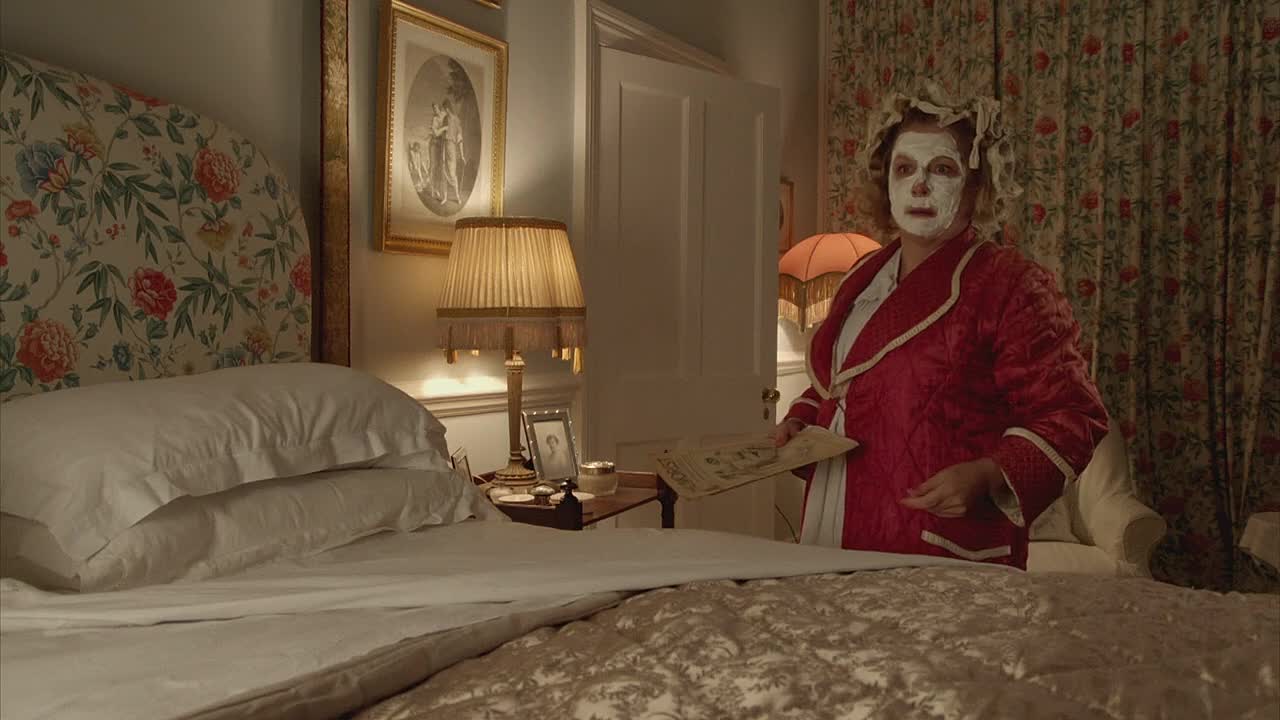 ⁣Blandings S02E01 - Throwing Eggs