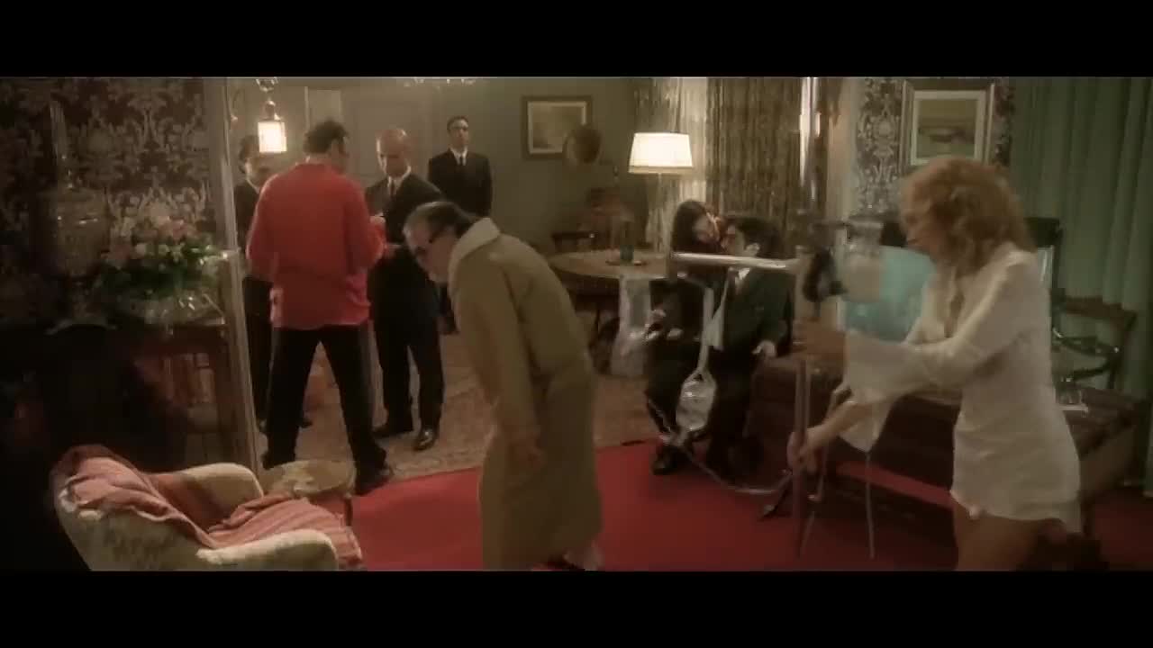 ⁣Comme un poisson hors de l’eau (Like a Fish out of Water)