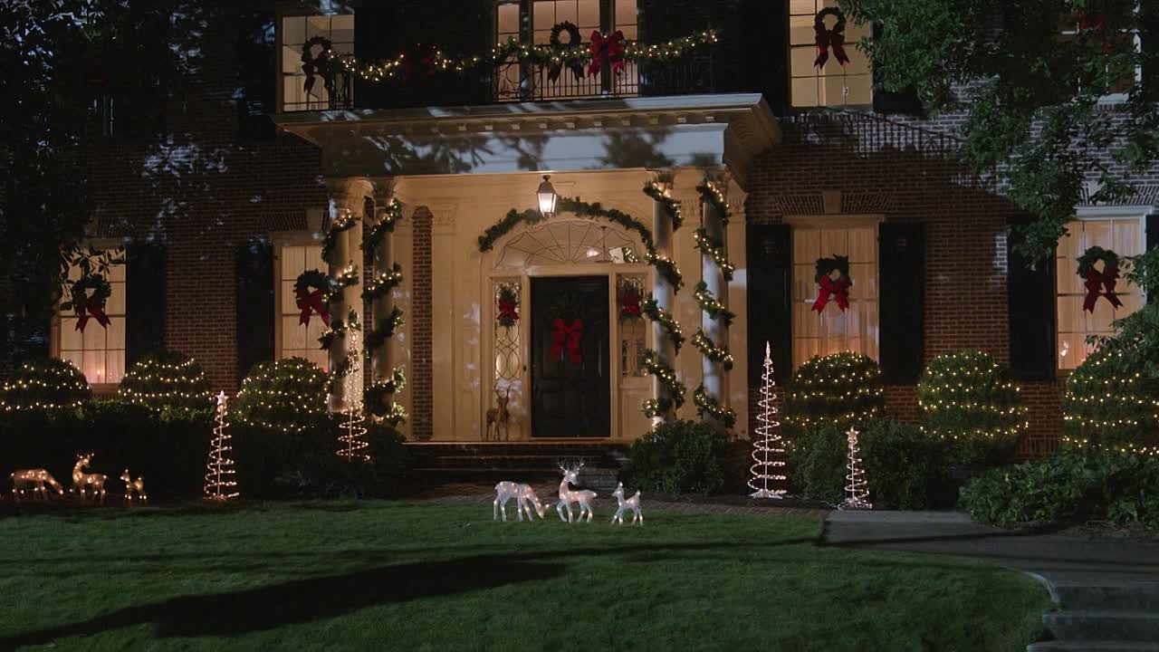 Dashing Through The Snow 2023 1080p WEBRip x264 AAC5 1-