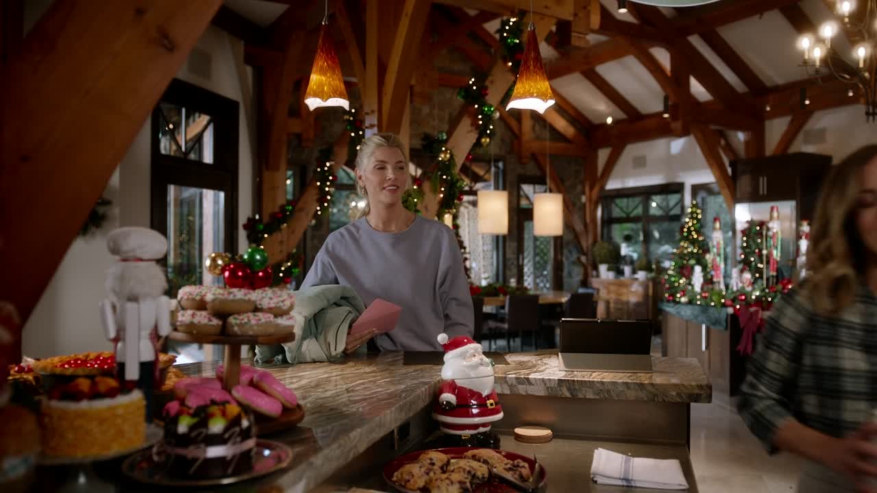 Fit For Christmas 2022 1080p WEBRip x264-YIFY