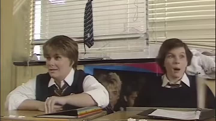⁣French and Saunders S1E01