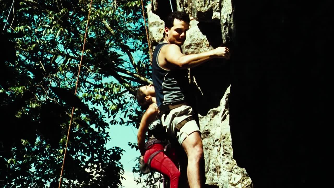 Tropa de Elite 1 2007 1080p PORTUGUESE HC ENG SUBS BluRay x264 AAC5 1-