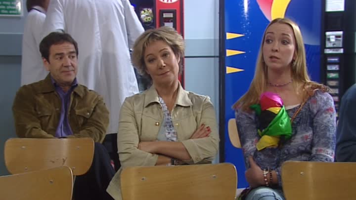 ⁣My Family (2000) - S03E03 - Desperately Squeaking Susan