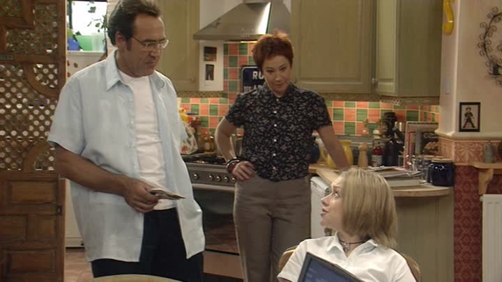 My Family (2000) - S01E02 - Pain in the Class