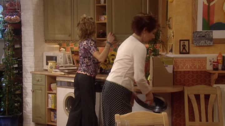 My Family (2000) - S02E08 - Age of Romance