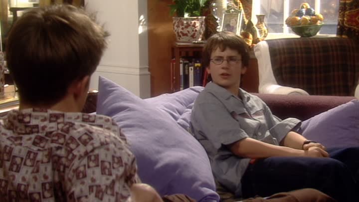 My Family (2000) - S02E02 - The Unkindest Cut