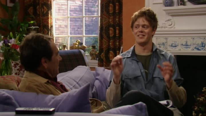 My Family (2000) - S04E12 - May the Best Man Win