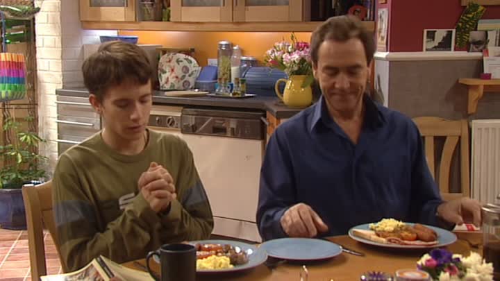 My Family (2000) - S05E01 - The Mummy Returns