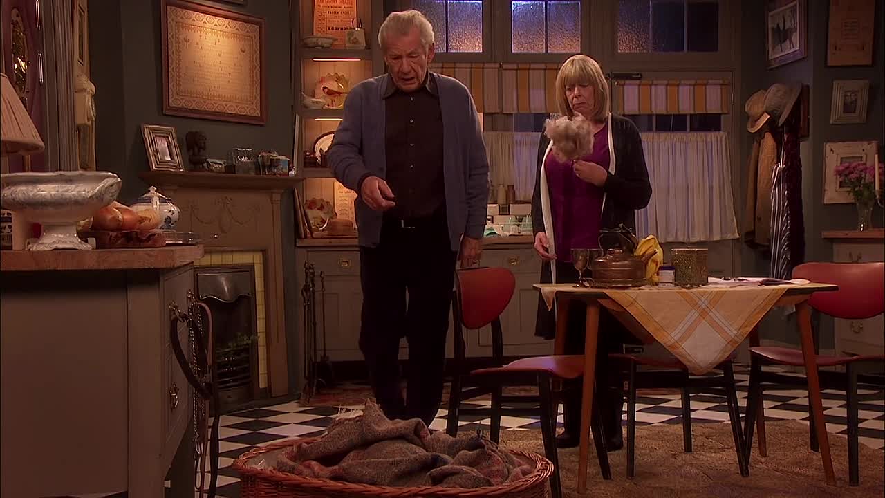 Vicious (2015) S02E05 -Flatmates