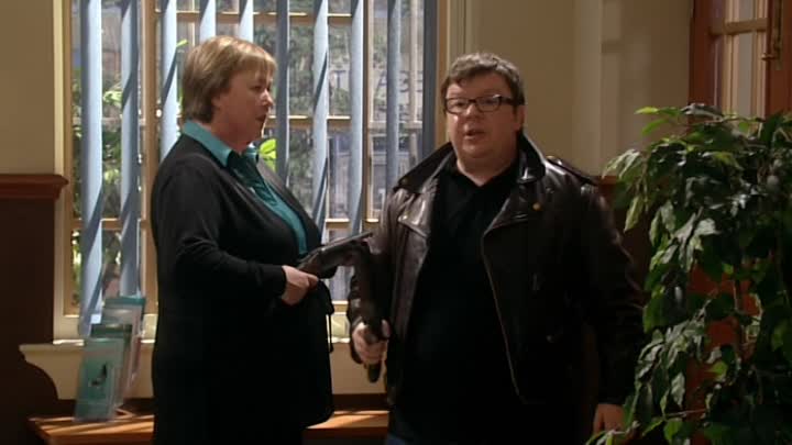 My Family (2000) - S08E02 - Let's Not Be Heisty