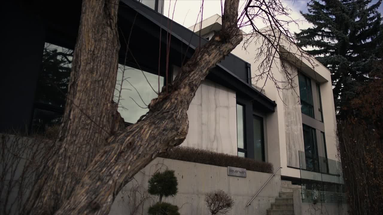 ⁣The Bad Orphan 2024 1080p WEBRip x264 AAC-