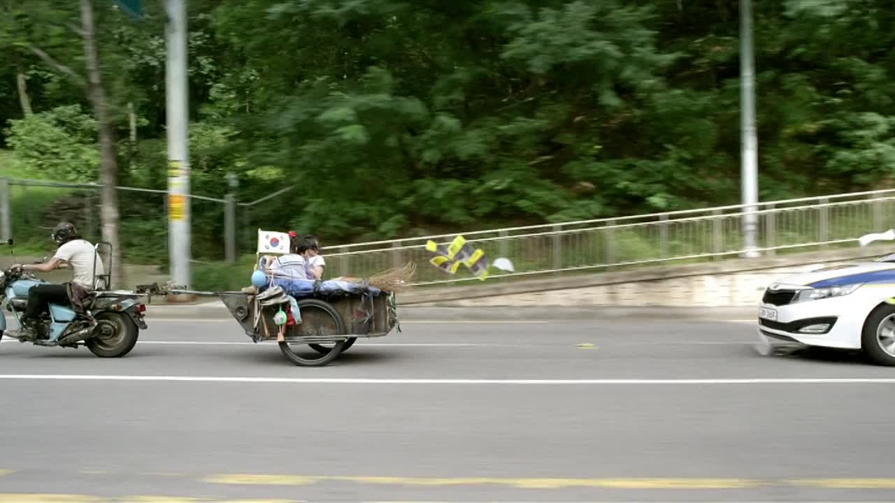 ⁣How To Steal A Dog 2014 KOREAN HC ENG SUBS 1080p BluRay x264 AAC5 1-